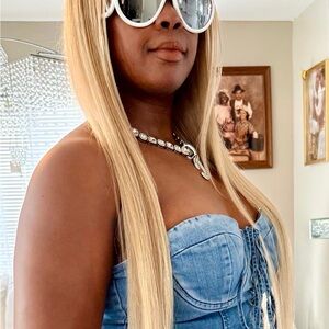 Blonde 613 Virgin human hair (26’) 3 bundles